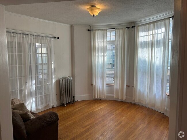 Building Photo - 1675 Beacon St Unit 2 Rental