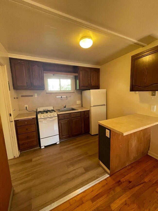 Photo - 2010/2012 Dexter Ave Unit 2012 Dexter Ave