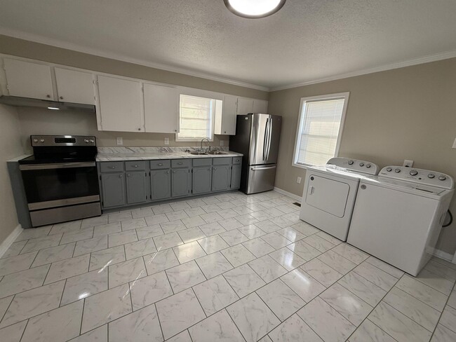 Photo - 104 Oaks Dr