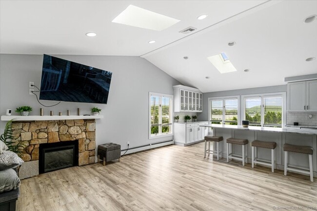 Photo - 4 Candlewood Birches