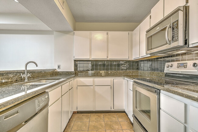 Building Photo - 109 Beechnut St