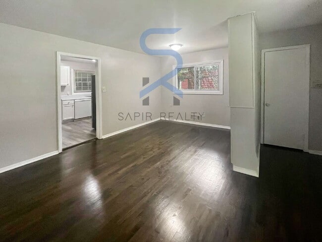 Photo - 1801 W Austin Rd