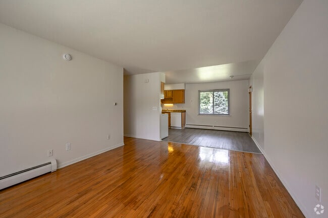 1BD, 1BA - 891 SF - Redstone Gardens -Living Room - Redstone Gardens