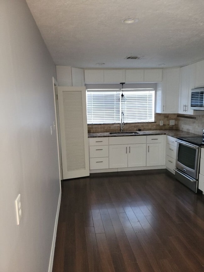 Photo - 6918 Irvington Blvd Unidad A