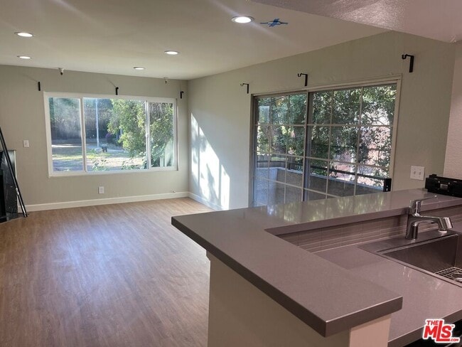 Photo - 7327 Willoughby Ave Unit 5