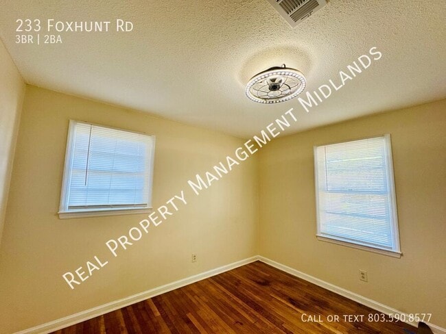 Photo - 233 Foxhunt Rd