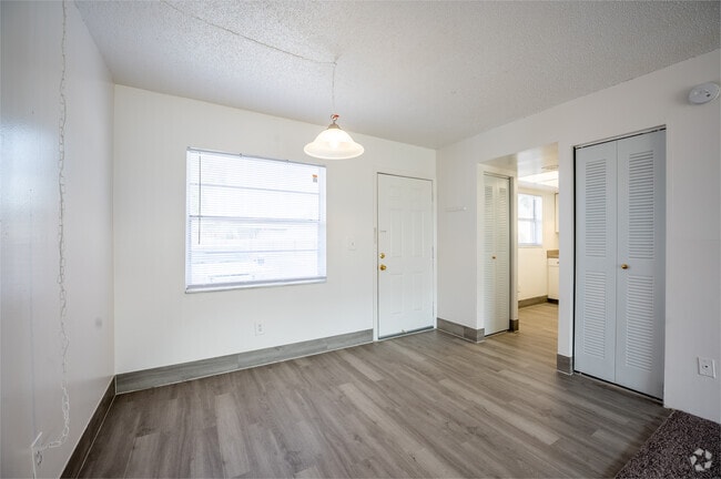 1BR, 1BA - 700SF - Dining Room