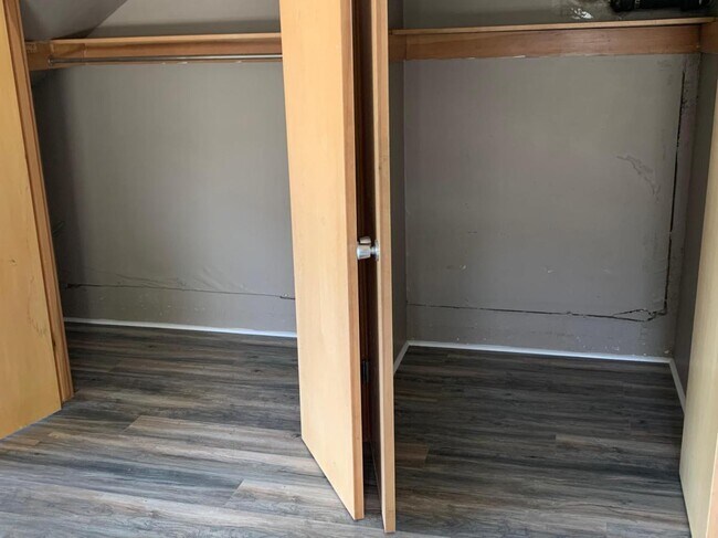 Lots of storage with double Closets - 48 Coolidge Ter Unidad Studio