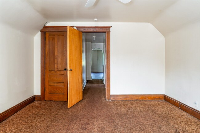 Photo - 1221 N Clinton Ave Unit Up