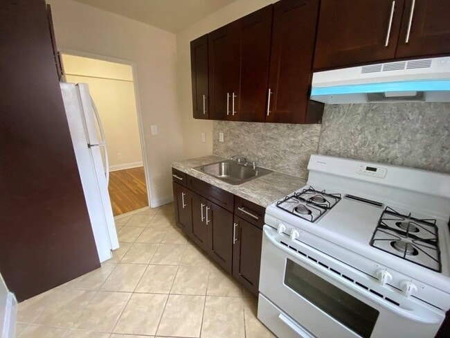 KITCHEN - 14306 Barclay Ave Apartment Unit 3B