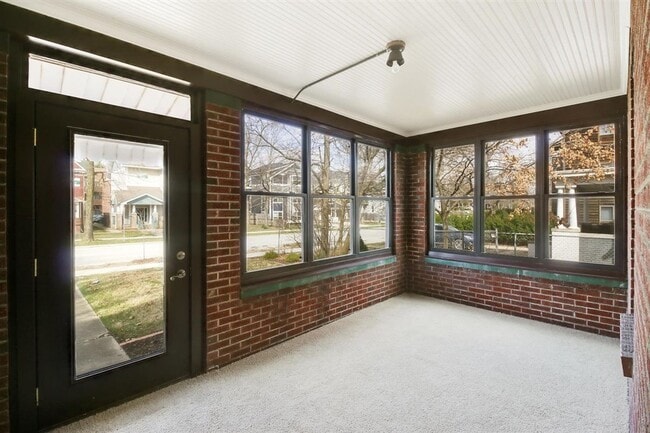 Photo - 5 bed, 3 bath updated home on Campus - AVAILABLE AUGUST 2026