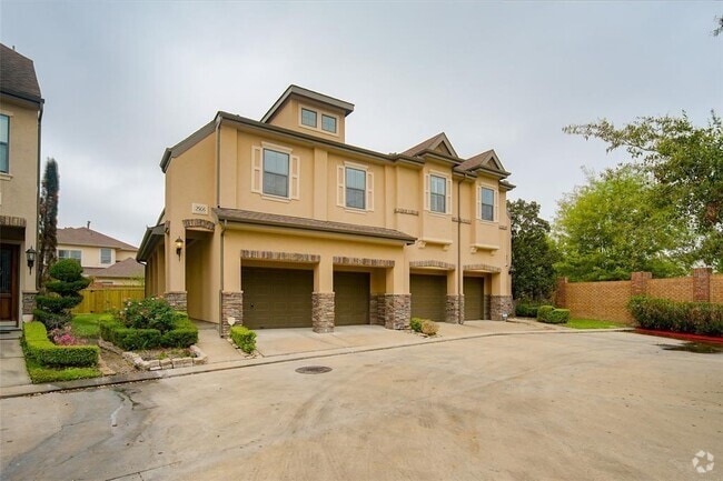Building Photo - 2906 Royal Oaks Crest Rental