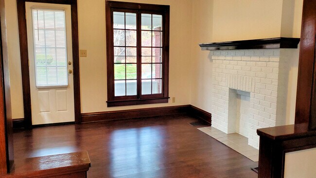 Photo - 115 W North Broadway St