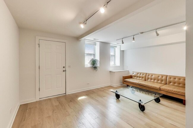 Photo - 2142 N Oakley Ave