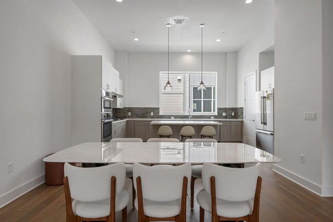 Photo - 3810 Berkman Dr