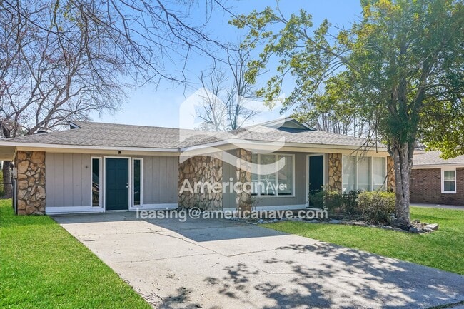 Photo - 210 Scarborough Rd