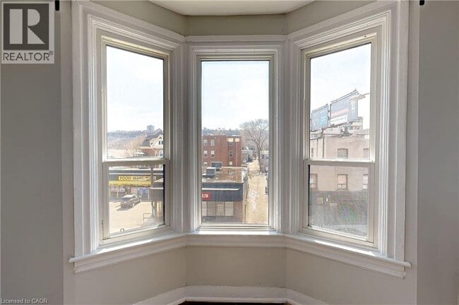 Photo - 477 King St E Unit 8