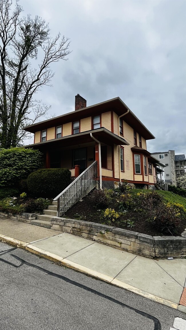 Photo - 221 E 9th St