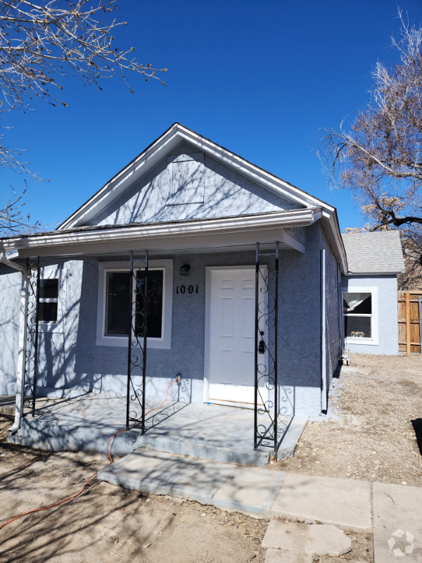 Building Photo - 1001 E 2nd St Rental