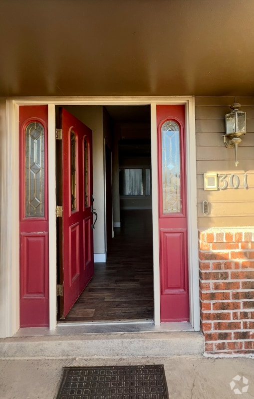 Building Photo - 301 W Mangrum Dr Rental