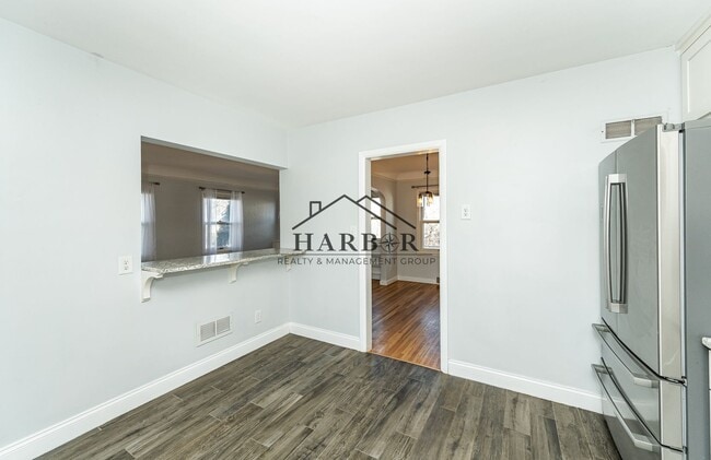 Photo - 116 16th Ave NW