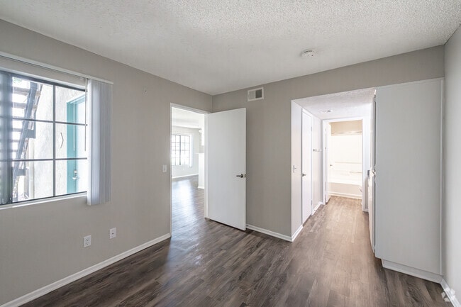 1BR, 1BA - 552SF - Primary Bedroom