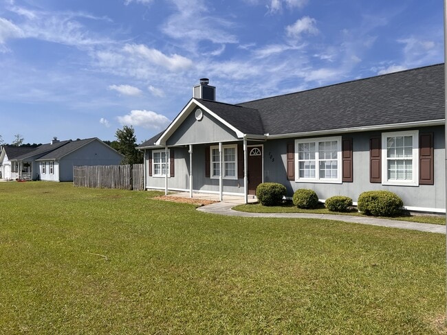 Photo - 105 Foxtrail Dr