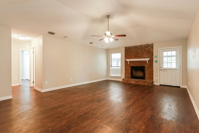 Photo - 8468 Hamden Rd
