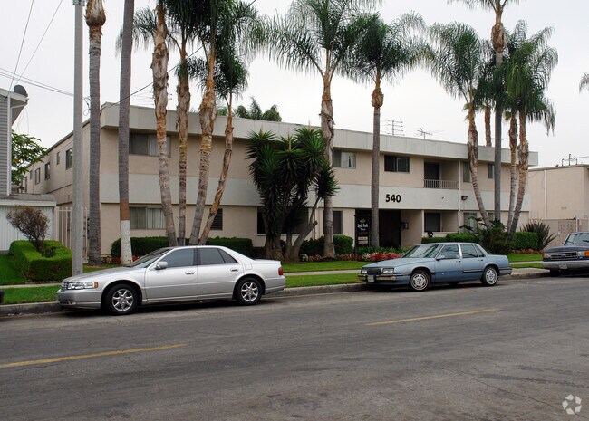 Photo - 540-600 W Hyde Park Blvd Apartments