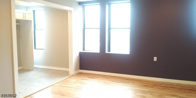 Photo - 293 Hawthorne Ave Unit 3F