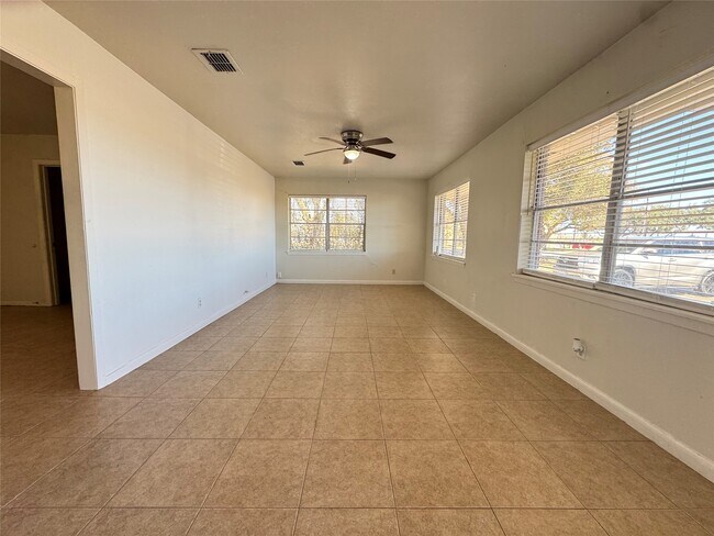 Photo - 2205 Farr St