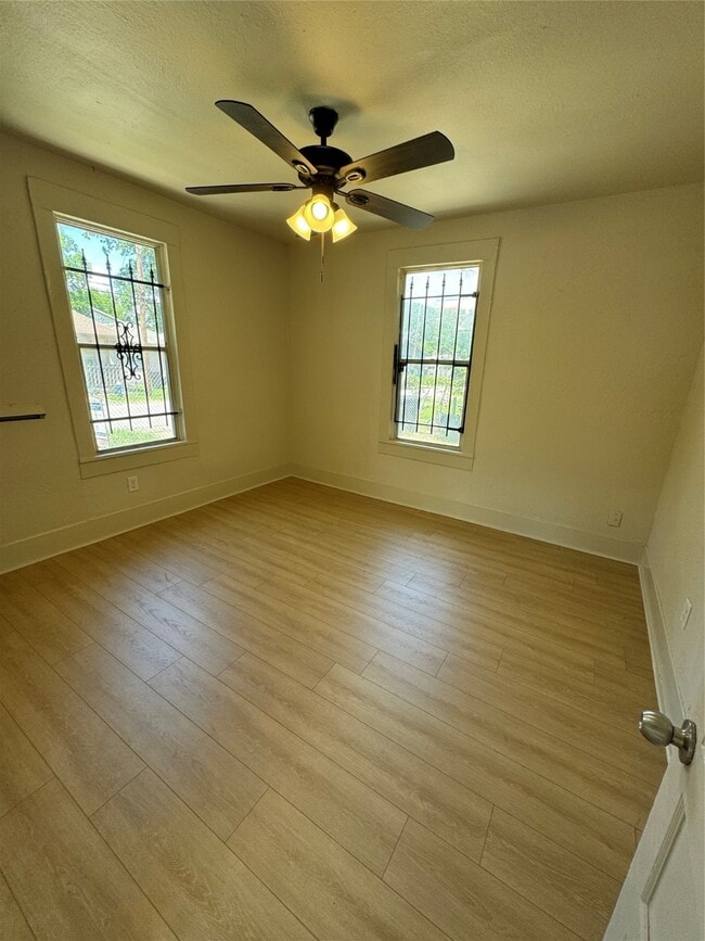 Photo - 3428 Reeves St