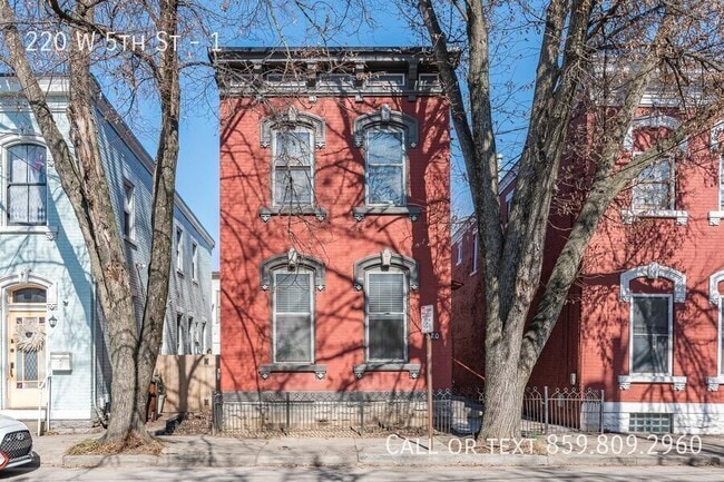 Building Photo - 220 W 5th St Unit 1