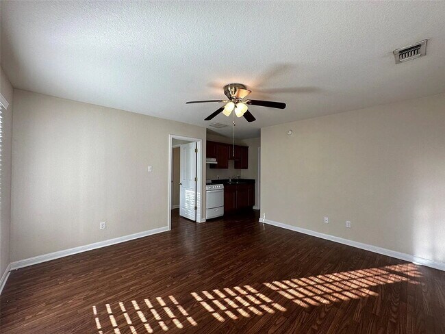 "Charming 1-Bedroom Condo Retreat in San Marcos – Perfect Comfort in 500 Sq Ft!"