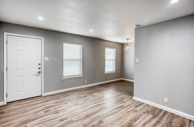 Photo - Magnolia Gardens