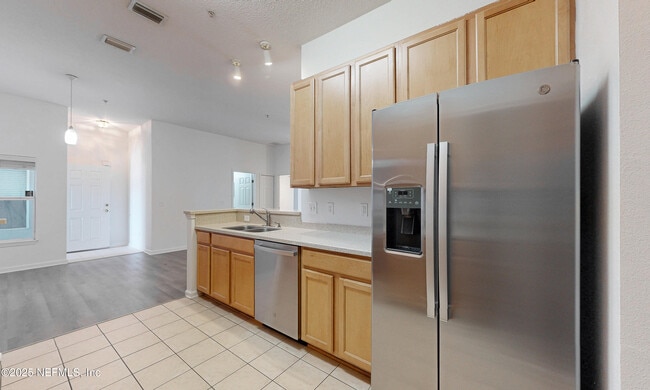 Photo - 7060 Deer Lodge Cir Unidad 108 Rental