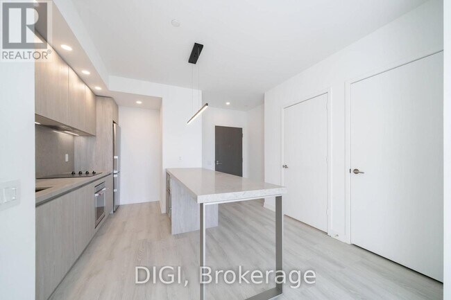 Photo - 57 Spadina Ave. Unit 810