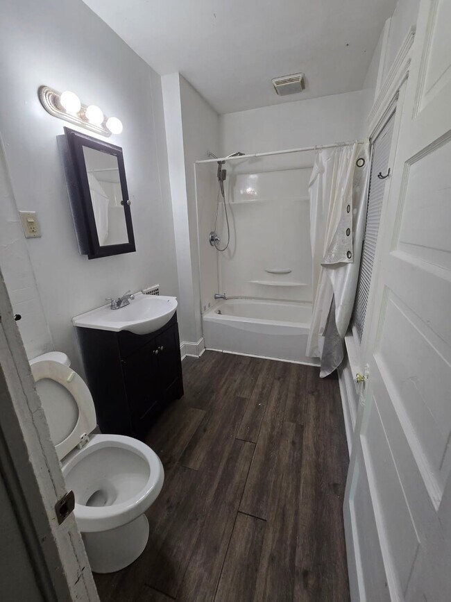 Photo - 16 Oliver St Unit 1