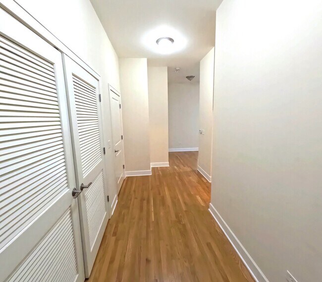 Photo - 2778 N Milwaukee Ave Unidad 308