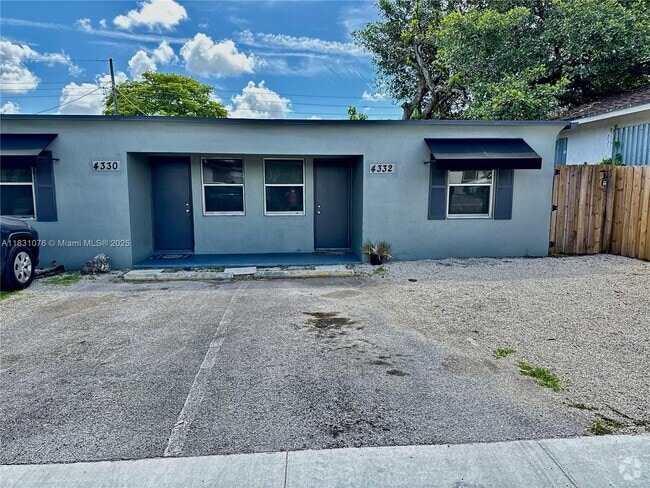 Building Photo - 4332 SW 56th Ave Unit 0 Rental