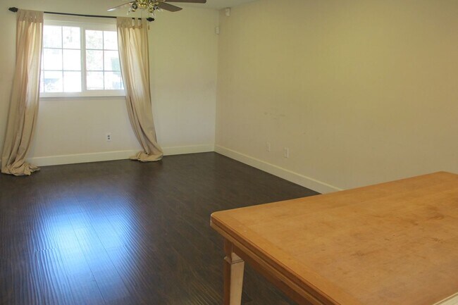 Photo - 490 Glenhill Dr Casa