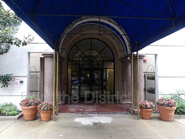 Building Photo - 2725 Connecticut Ave NW Unit #402