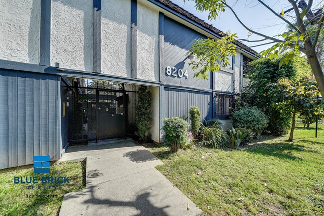Photo - 8204 Langdon Ave Unidad 9
