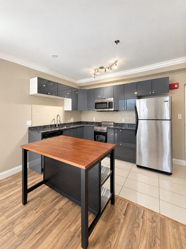 1BR, 1BA - 550SF - Kitchen