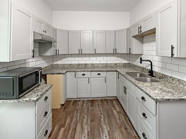 Building Photo - 2424 Mckinley Ave
