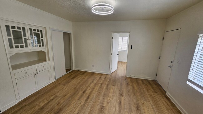 Photo - 465 1/2 N Boylston St Unidad 463A