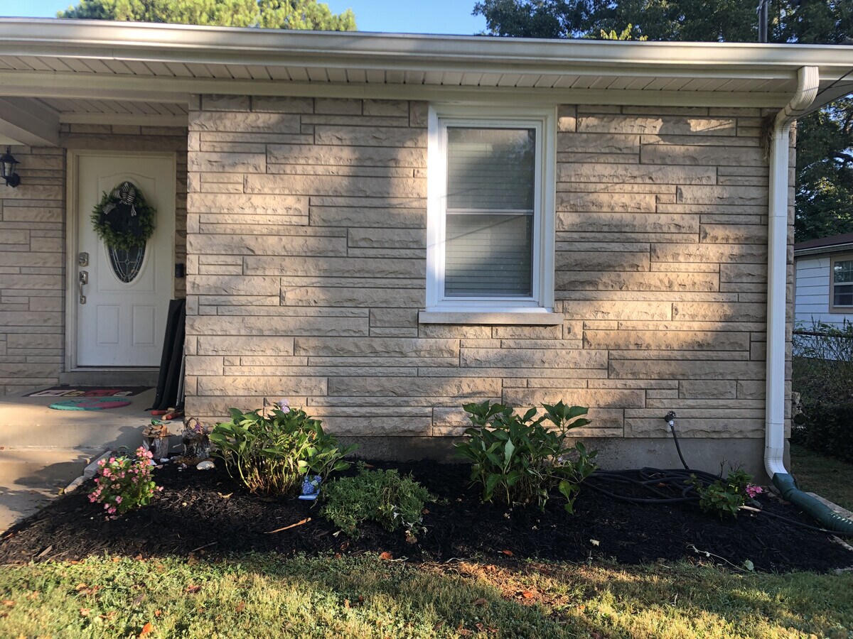 Photo - 10103 Snively Ave