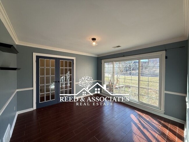 Photo - Spacious: 4 Bedroom in Cordova!