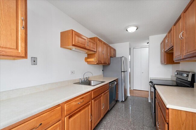 Photo - 5100 N Marine Dr