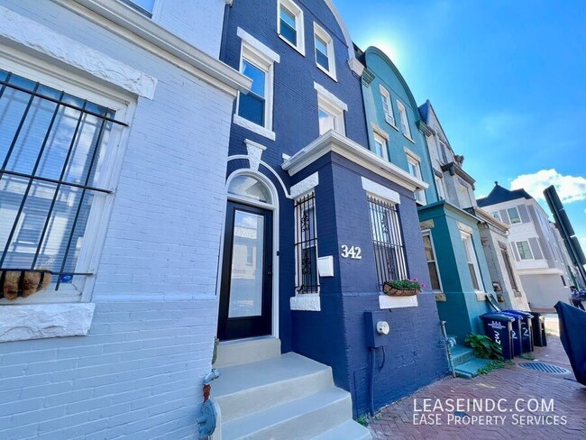 Building Photo - 342 Elm St NW